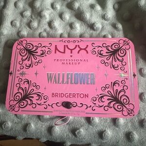 NYX Wallflower Eyeshadow Palette - Pink and Silver